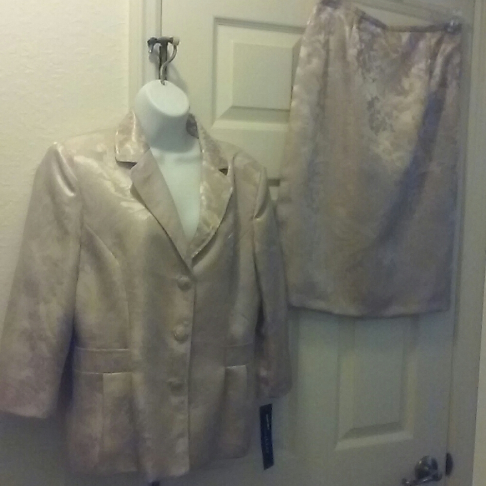 Ladies 2-pc Suit